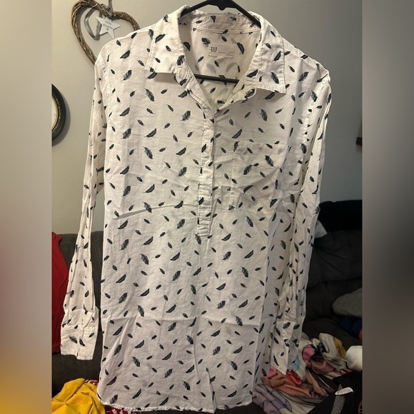GAP Tops - Gap Feather